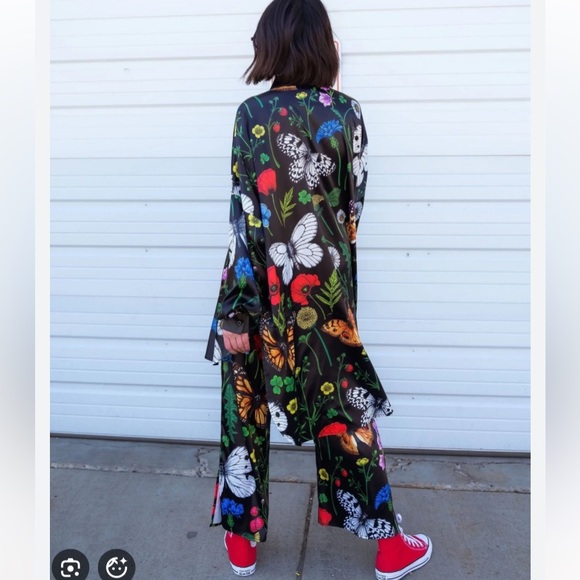 Dressed in Lala Folklore Florals Playsuit - Picture 3 of 9